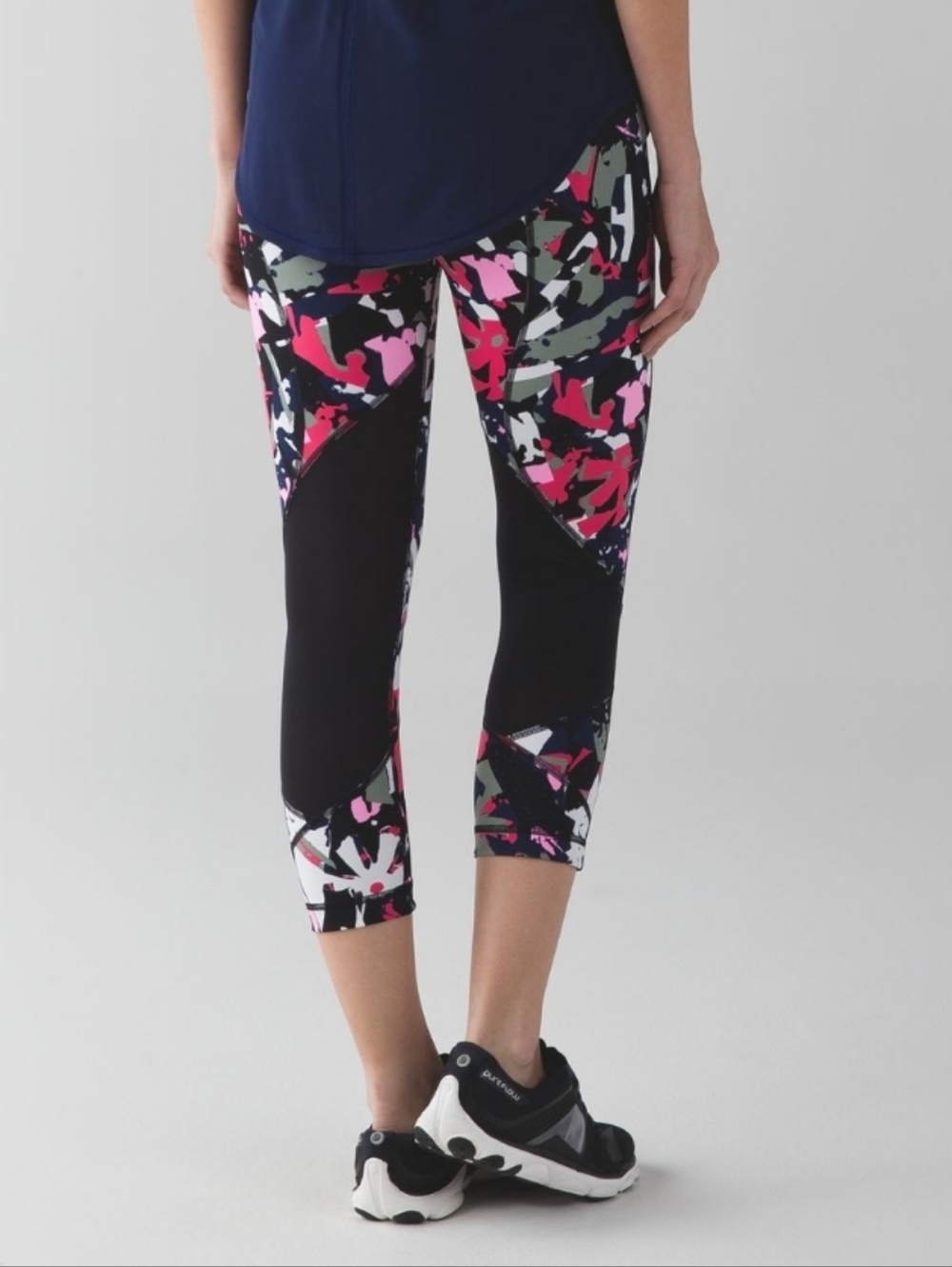 Lululemon Abstract Floral Print Cropped Leggings in Pink, Black, White - 4/2 - Picture 2 of 5